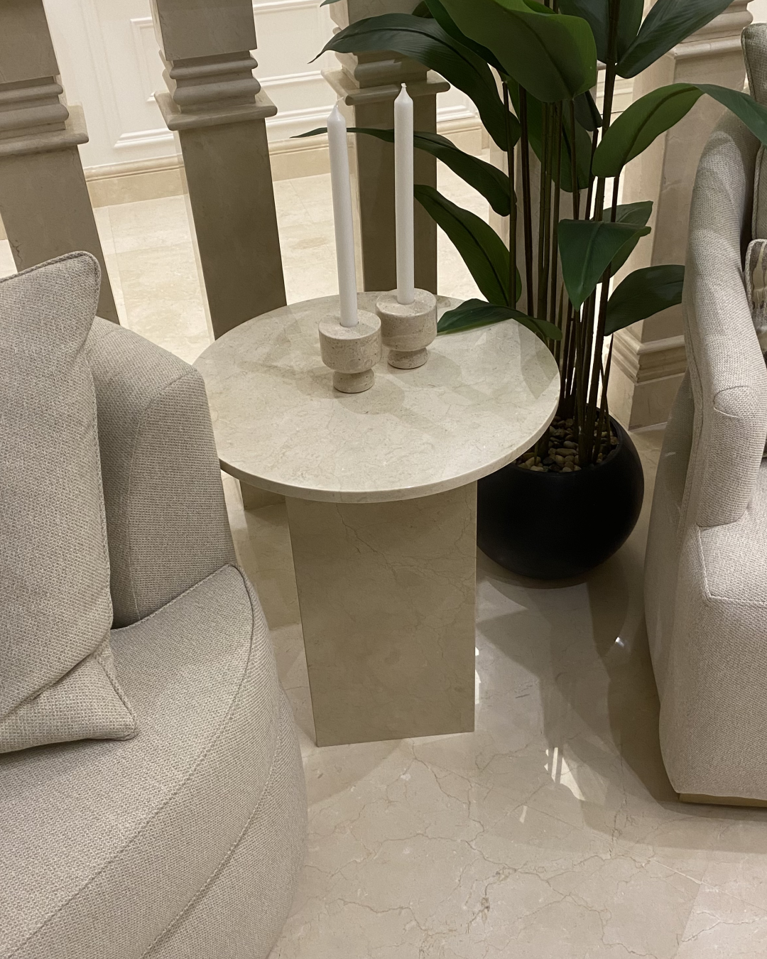 Elan styled in a contemporary seating setup