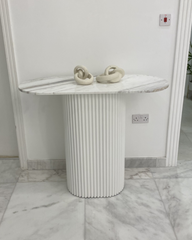 Angled view showing capsule proportions of both top and base