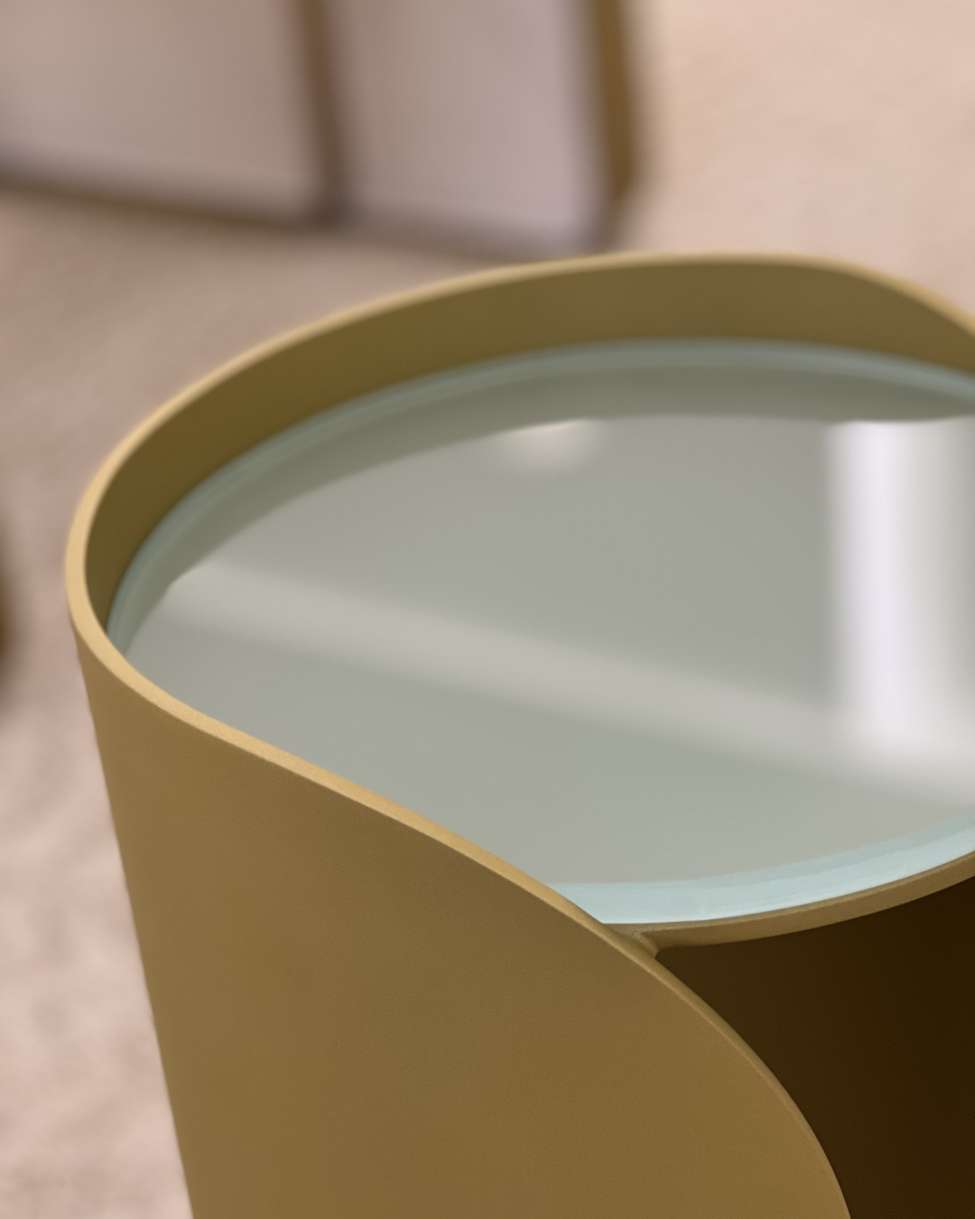 Close-up of the frosted glass tabletop of Lucente serving table