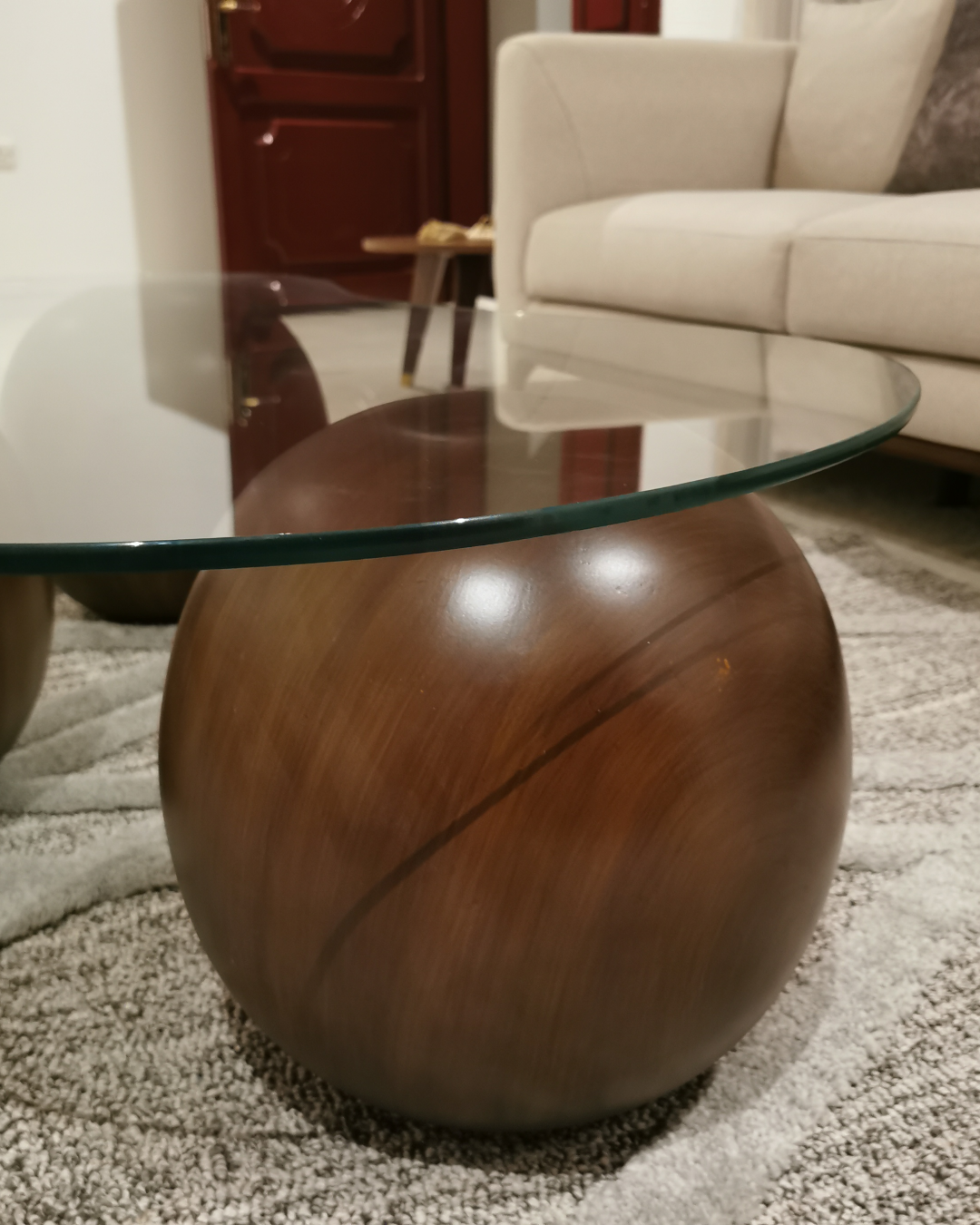 Detail of polished edge and walnut wood grain on spherical base
