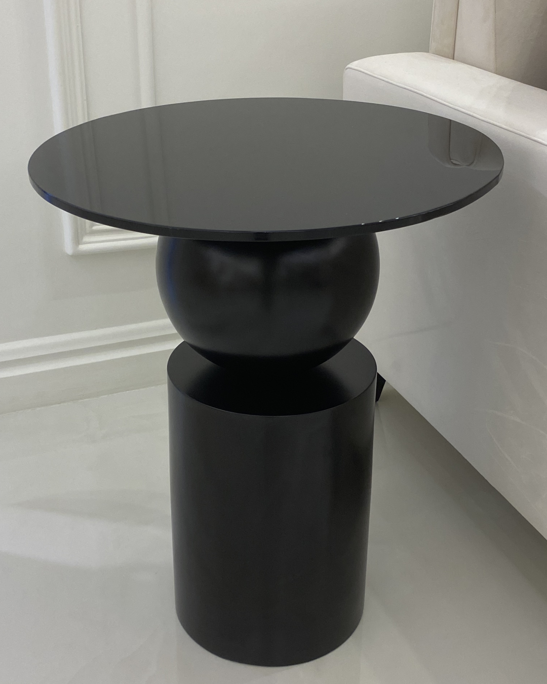 Full view of Nero Side Table with round black glass top