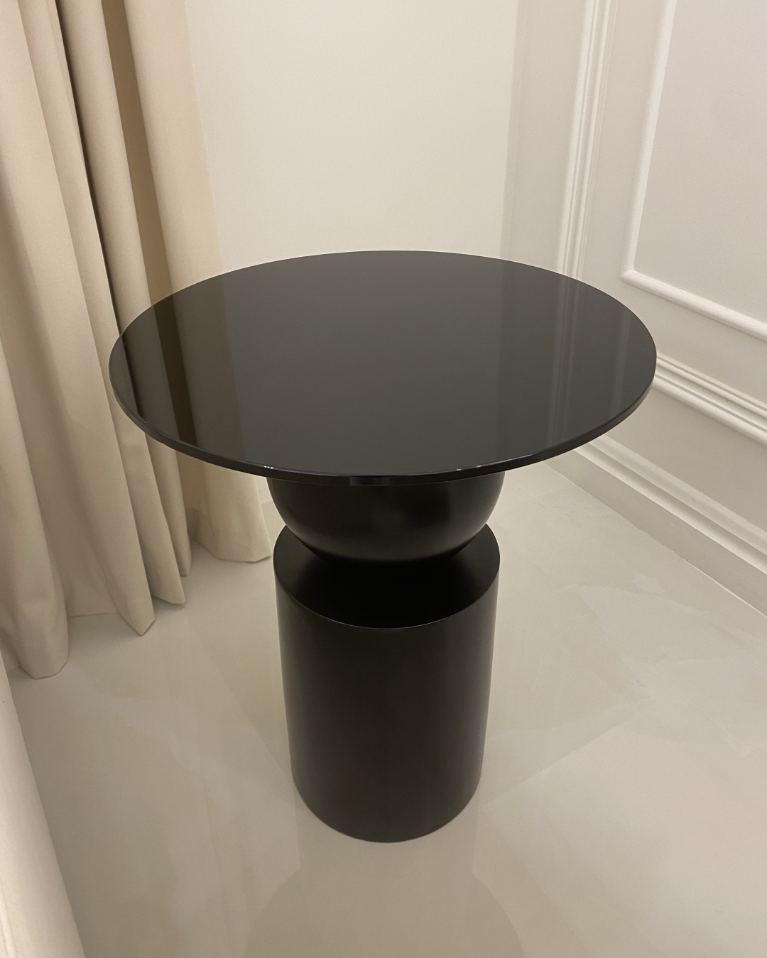 Top-down view of glass surface