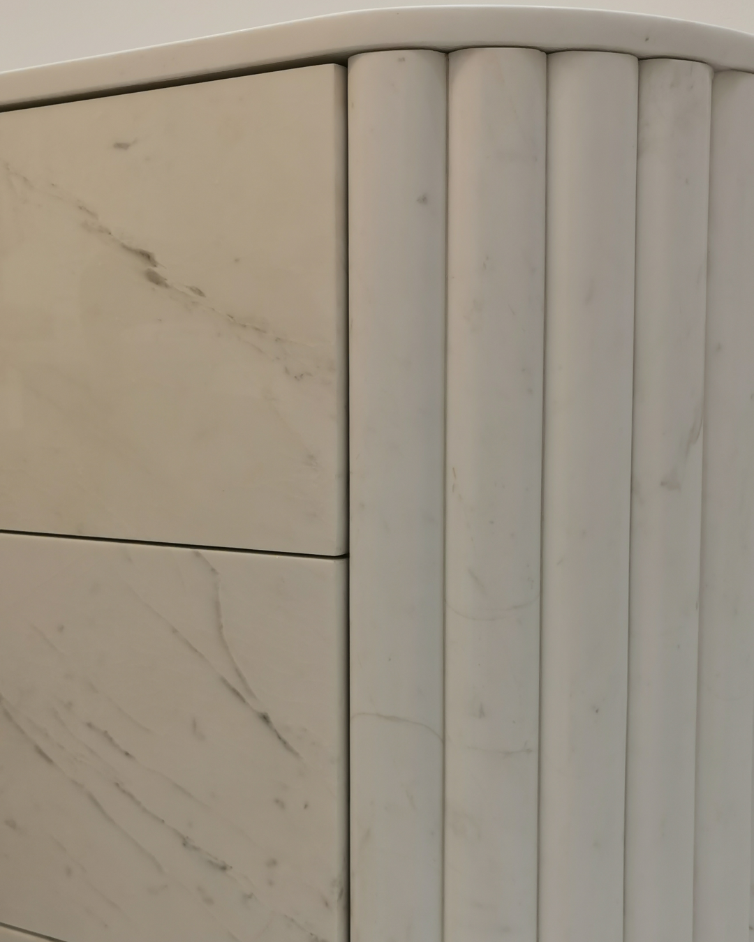 Detail shot of polished edge and central drawer alignment